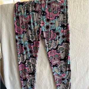 Sugar skulls EEVEE buttery soft leggings